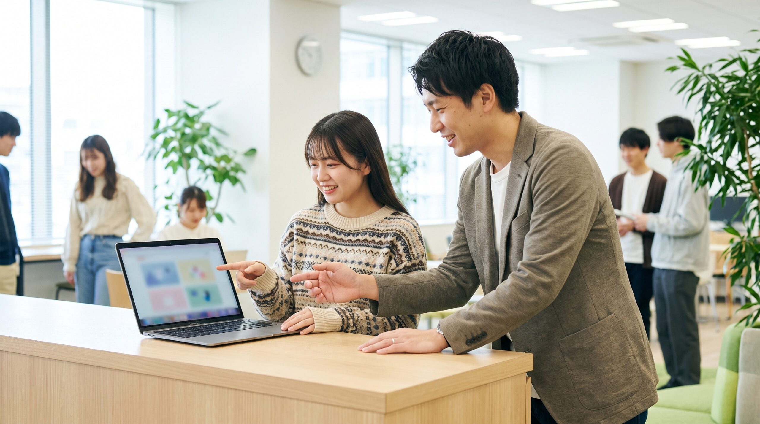 採用直結型インターンの条件を画面で確認する学生