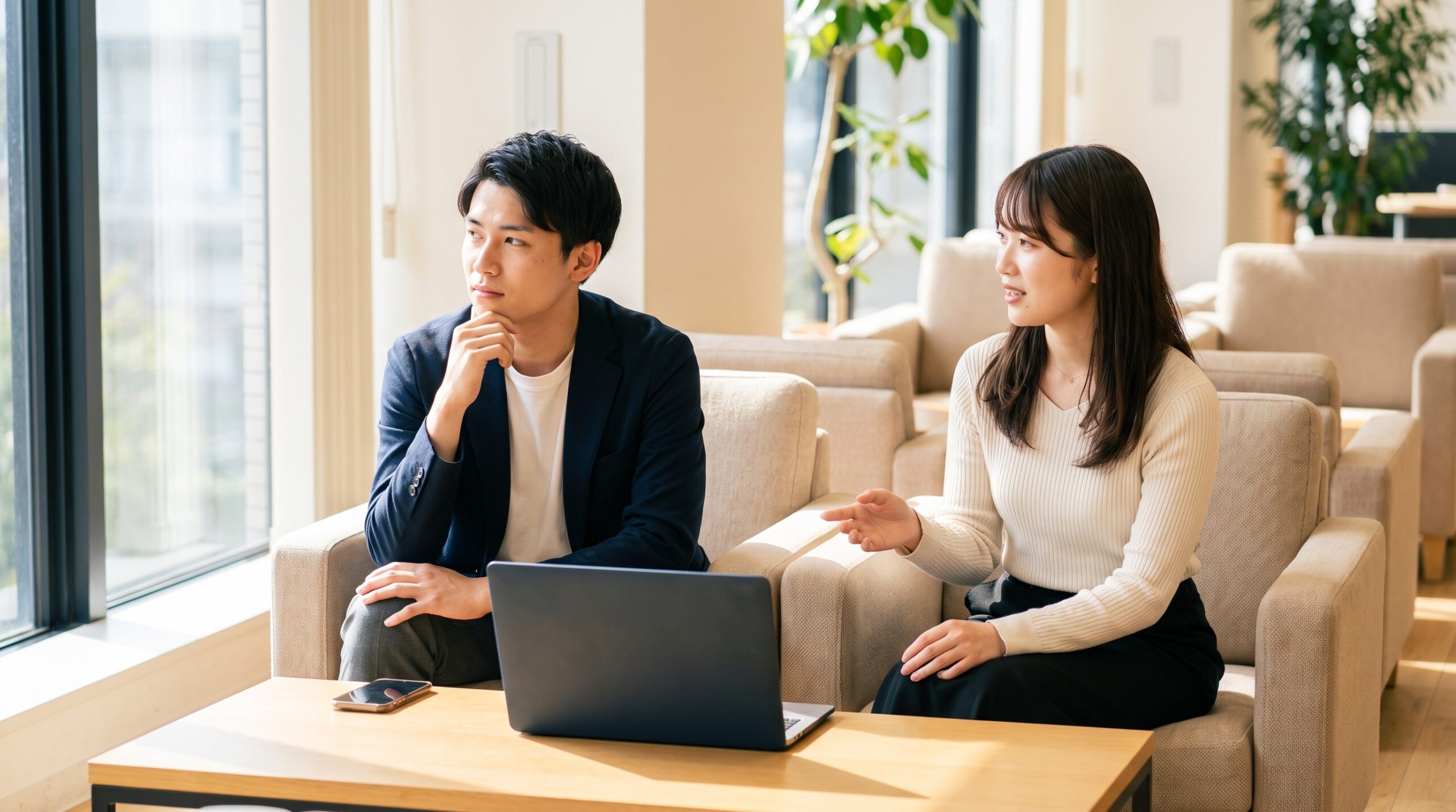 採用インターン参加後に気づきを話し合う学生