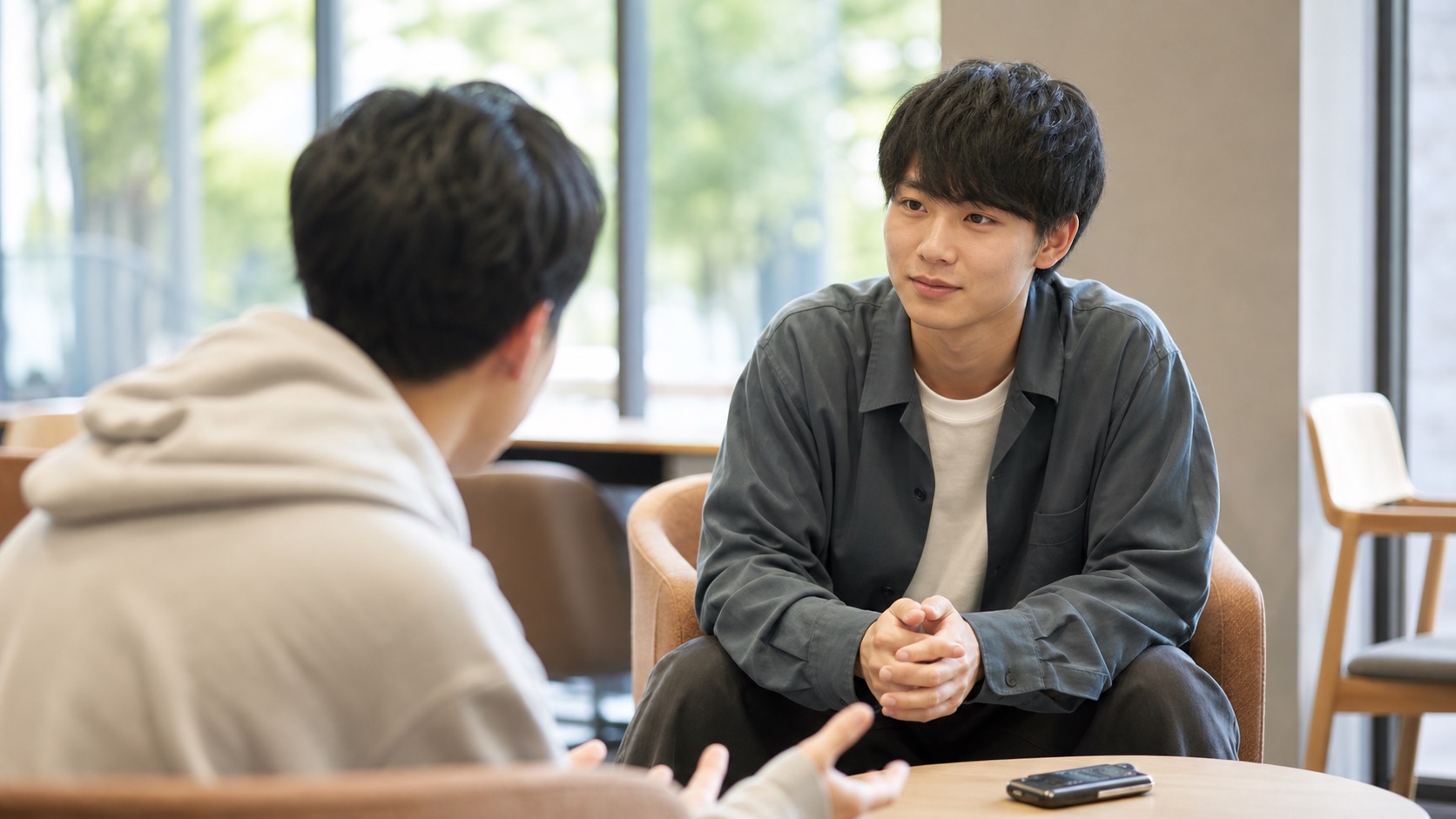 長期インターンの経験を聞く学生
